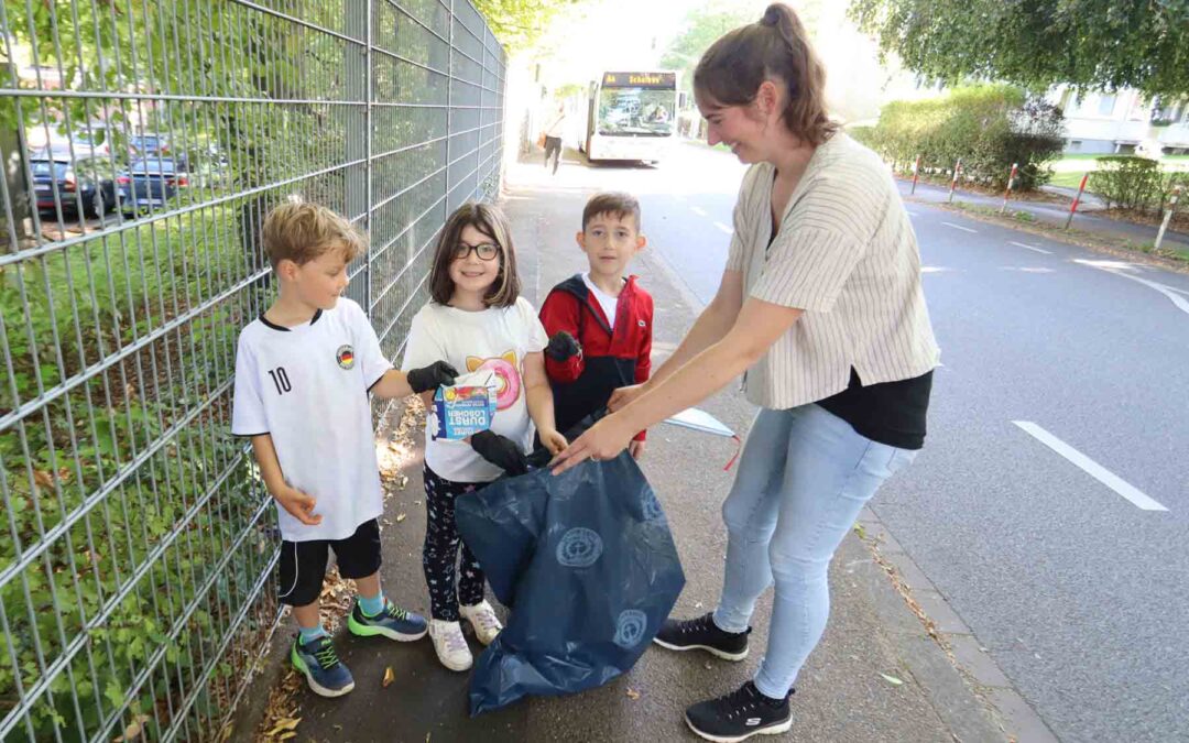 22 Leverkusener Einrichtungen sammeln Müll beim World Cleanup Day